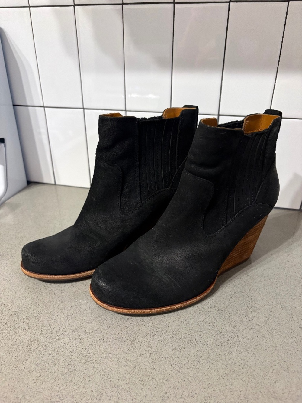 NWOT Kork-Ease Verdelet black suede wedge booties - size 8
